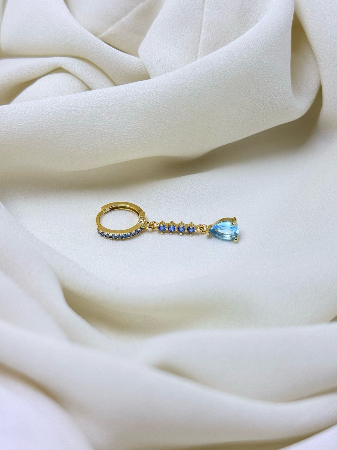 Hoop long drop ice blu