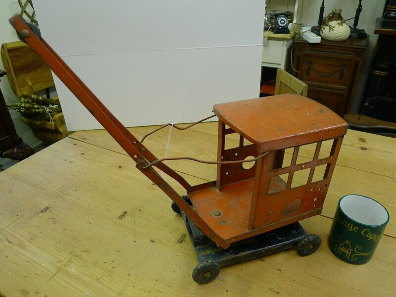 Triang Crane Red