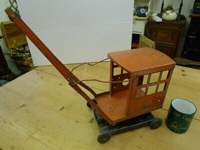 Triang Crane Red