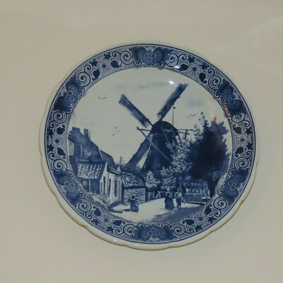 Scalloped edge Traditional Wall hanging Delft Plate