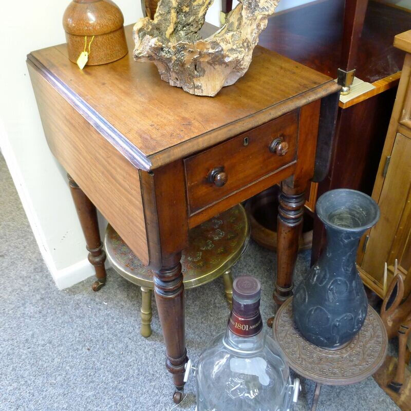 Antique Mahogany Pembroke drop leaf table small
