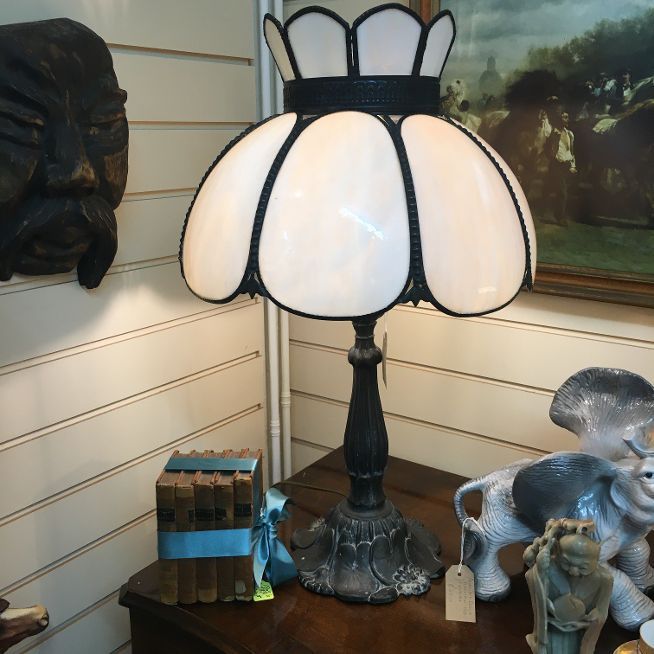 Large Christopher Wray lamp in Tiffany style