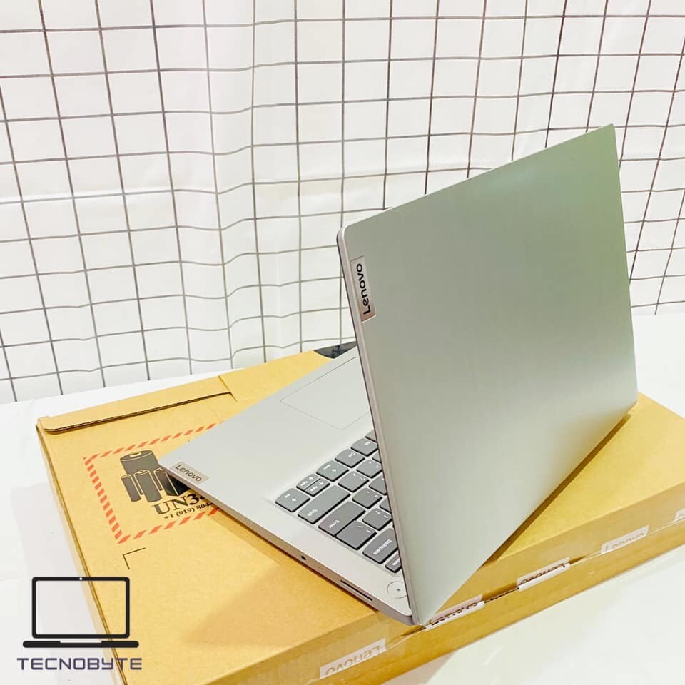 Lenovo IdeaPad 3 81W0 14.0