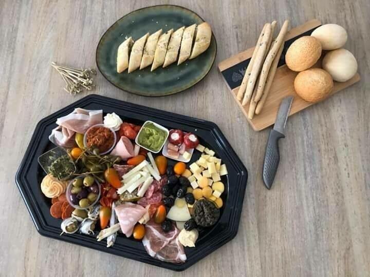 Koude tapasschotel als aperitief Koude tapasschotel als aperitief