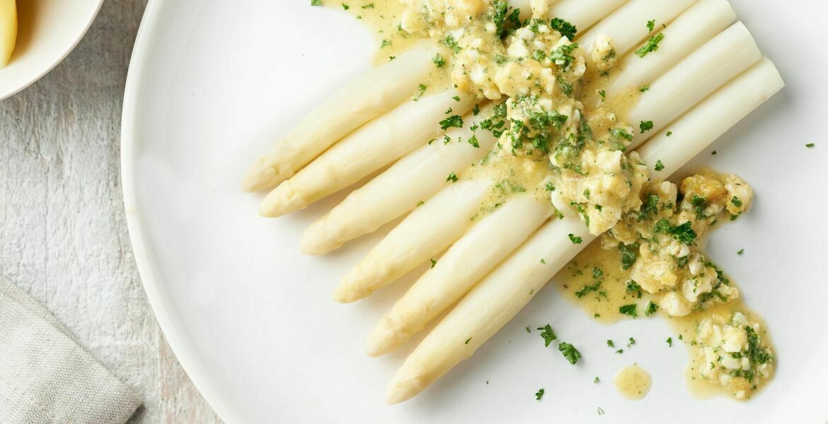 Asperges op Vlaamse wijze met krielaardappeltjes (opties mogelijk) Asperges op Vlaamse wijze met krielaardappeltjes (opties mogelijk)