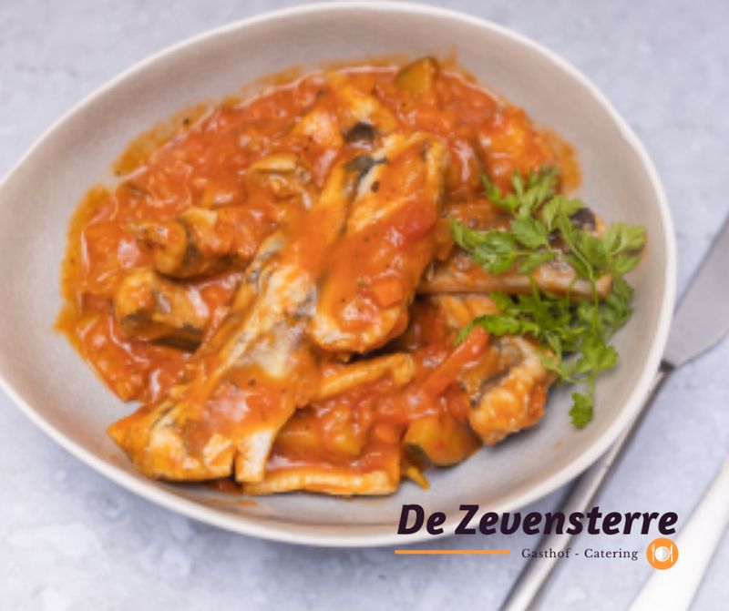 Zondag 1 november: Paling in tomatensaus met een slaatje en voorgebakken frieten