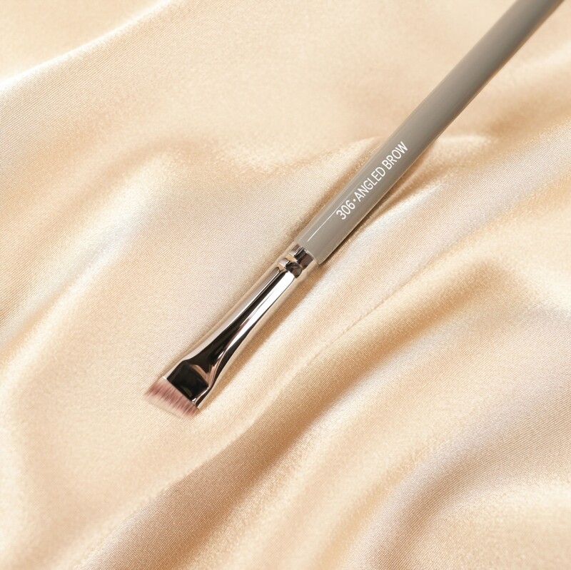 ANGLED BROW BRUSH 306