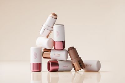 VAIGU SĀRTUMS - PAESE BUTTER BLEND BLUSH STICK