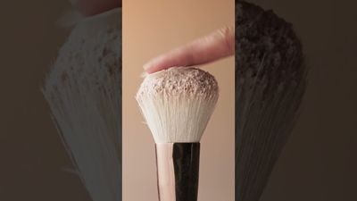 PUFF CLOUD POWDER UNDER EYES