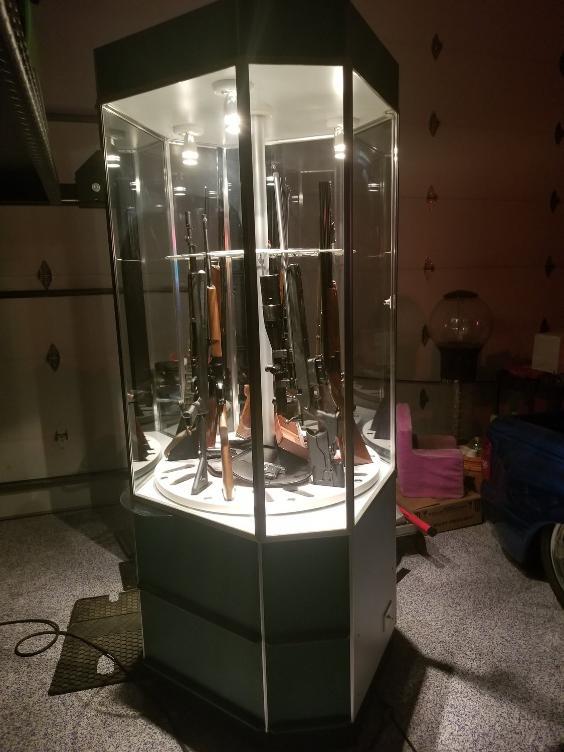 18  Revolving &amp; Lighted Gun cabinet