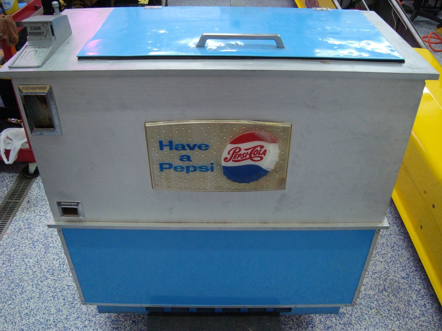 Antique Pepsi cooler ( still works)