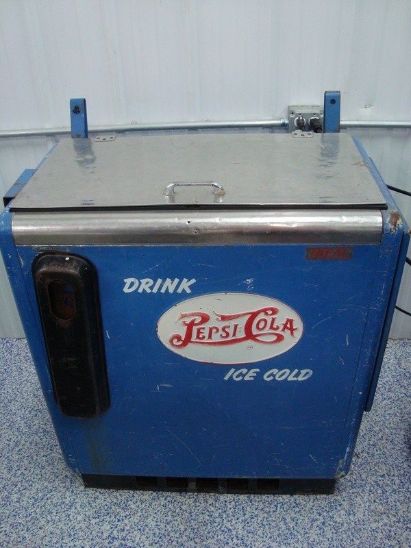Antique Pepsi cooler and it still works