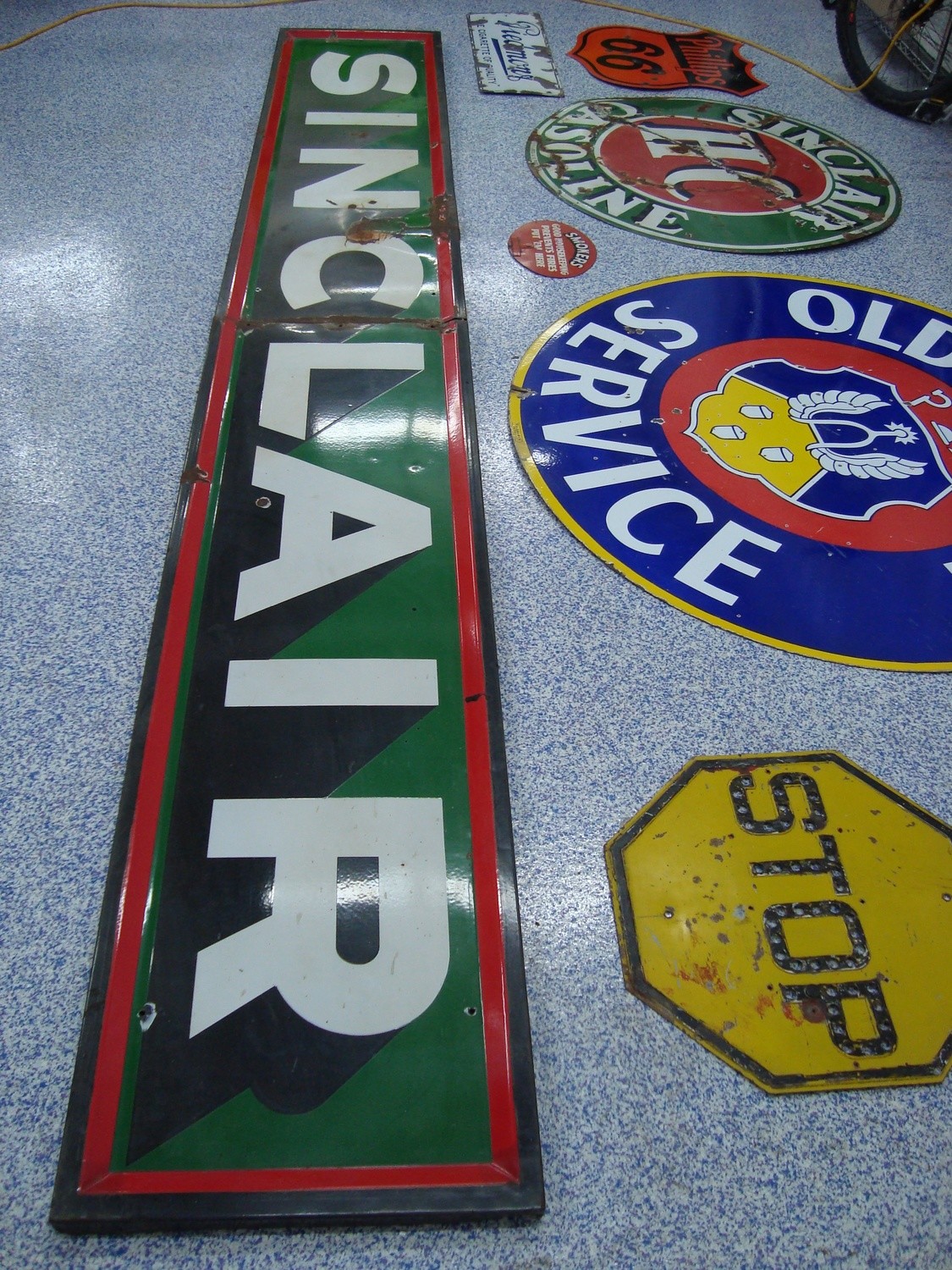 Original Gas Station Sinclair porcelin sign 18&quot; tall by 14&#39; long