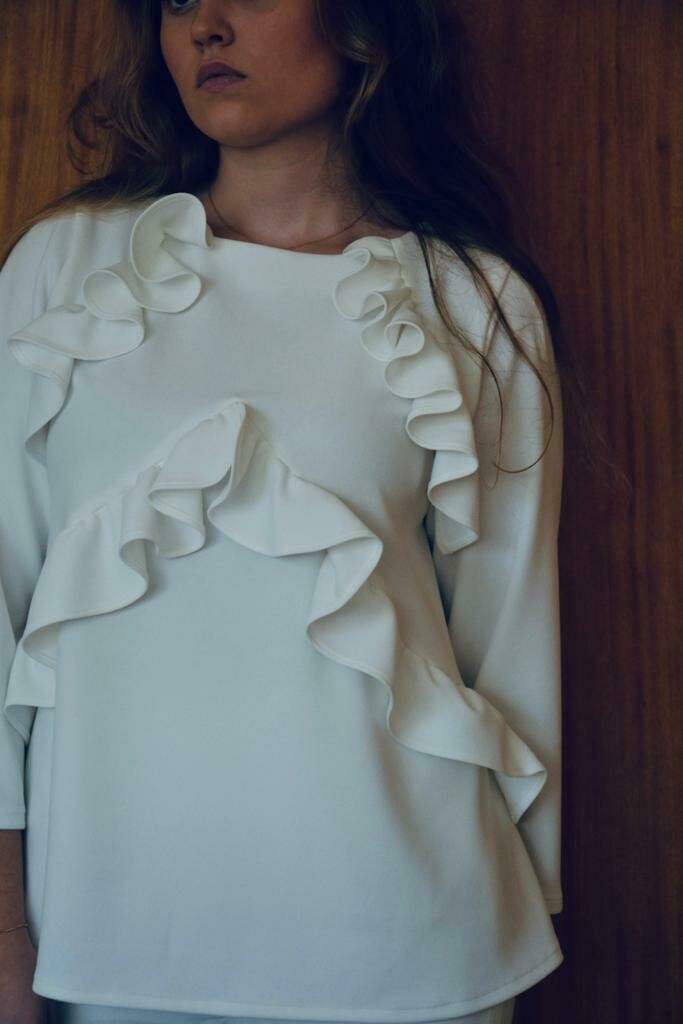 Blusa Branca com Folhos