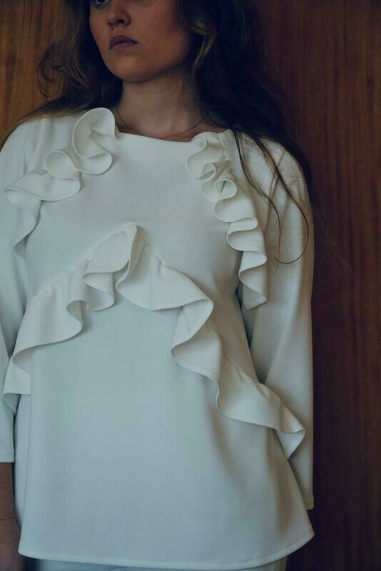 Blusa Branca com Folhos