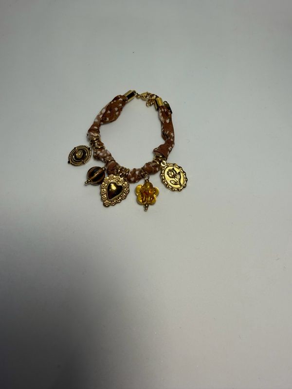 Pulseira em tecido