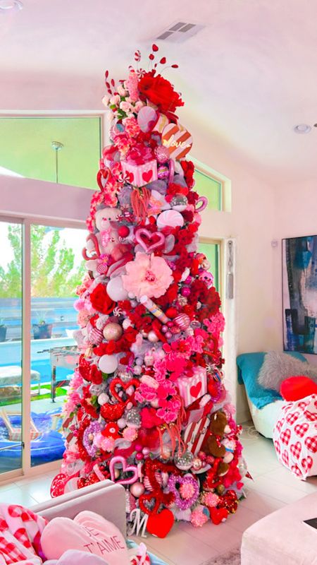 Elvis Rose LV – Signature Christmas Tree Décor Packages