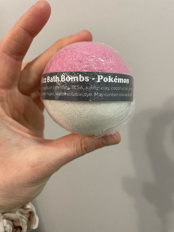 SURPRISE TOY BATH BOMBS (POKÉMON)