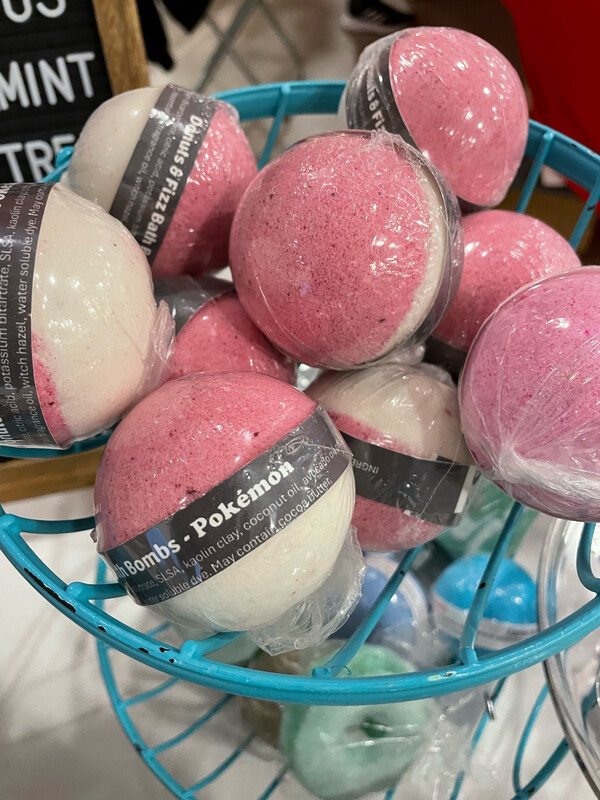 SURPRISE TOY BATH BOMBS (POKÉMON)
