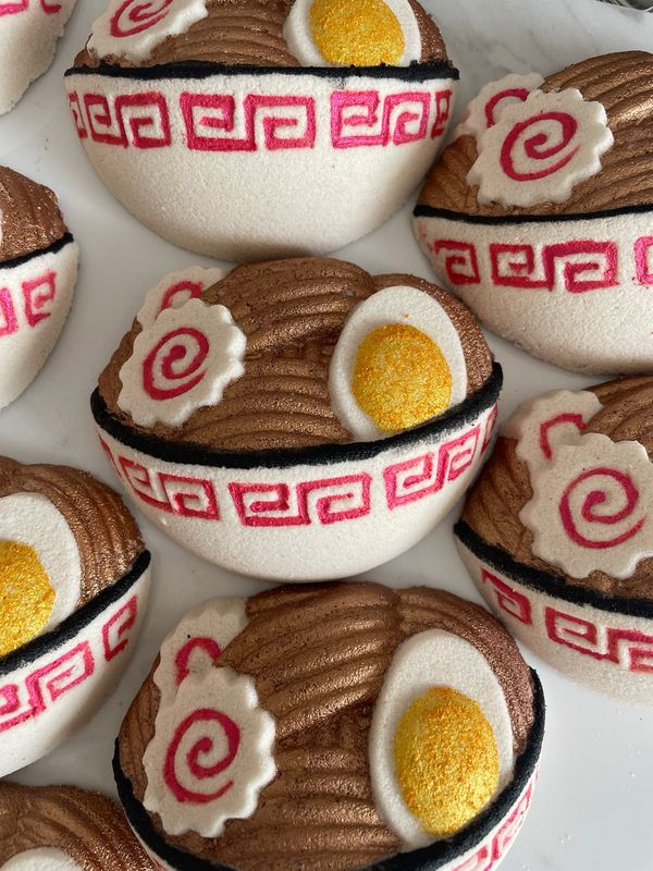 RAMEN FOAMING BATH BOMB