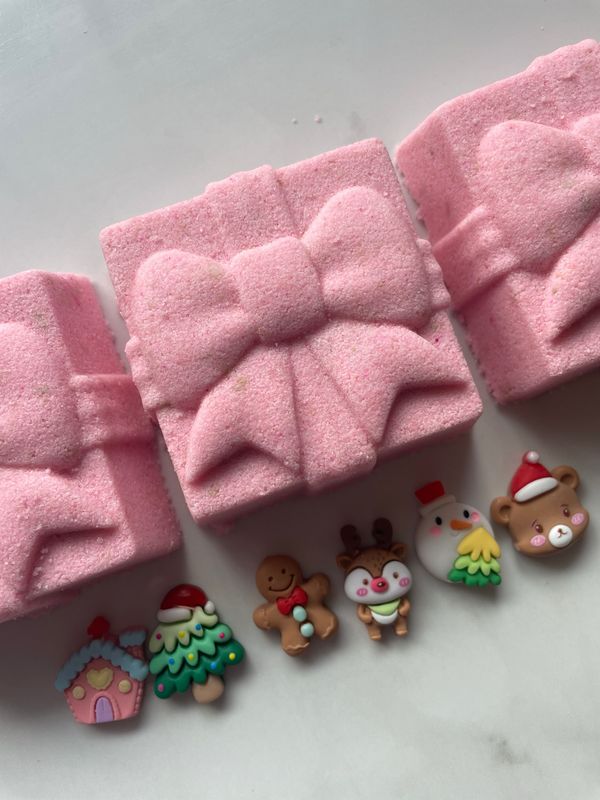Present Bath Bomb With Toy (Multiple colours)