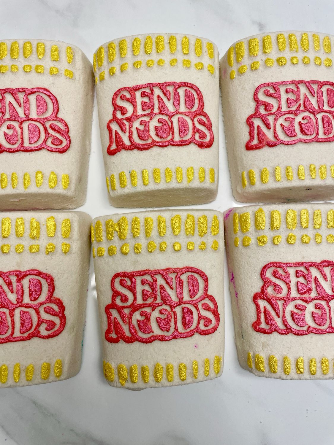 SEND NOODS FOAMING BATH BOMB