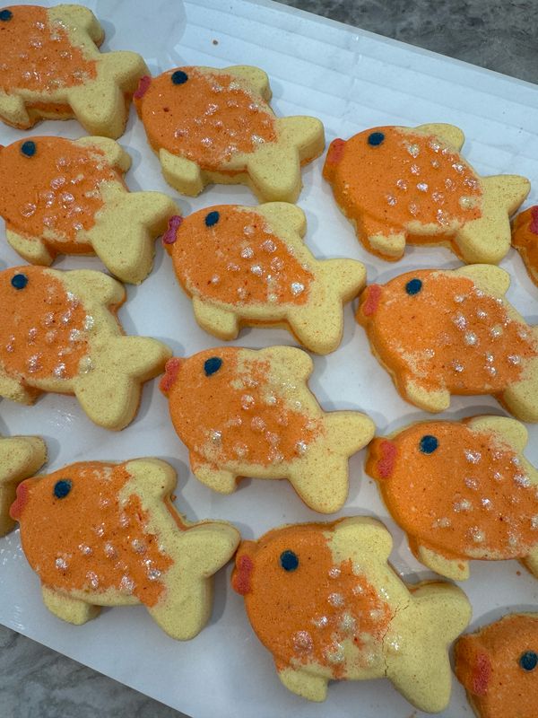 FISH FOAMING BATH BOMB WITH SURPRISE TOY