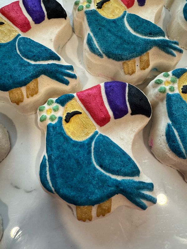 Toucan Foaming Bath Bomb (huge!)