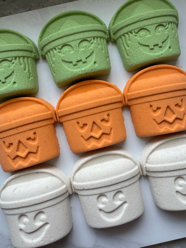 Orange Halloween Bucket Bath Bombs w/ Surprise Toys!