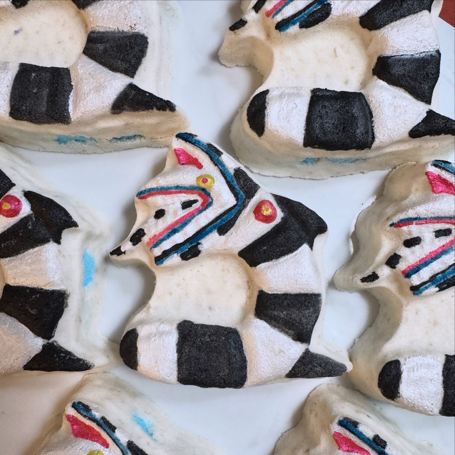 Sand worm bath bomb