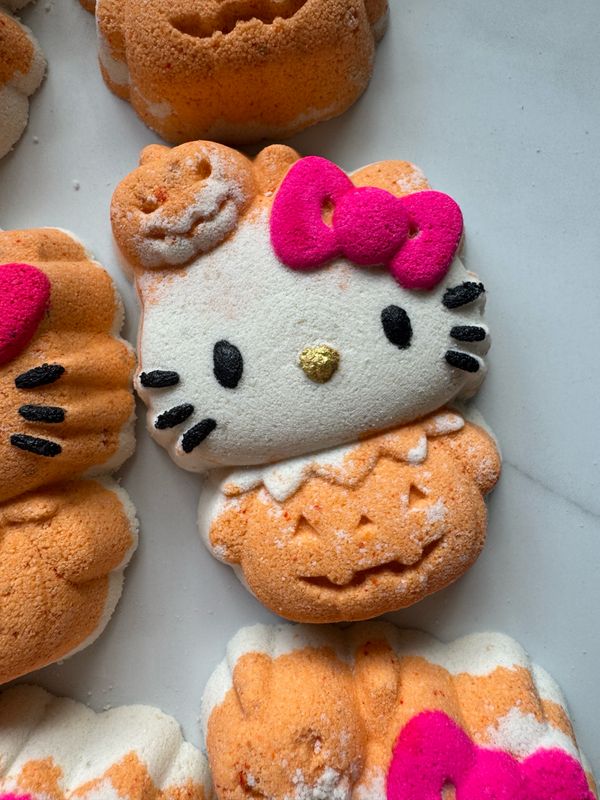 Hello Kitty Pumpkin Halloween Bath Bomb