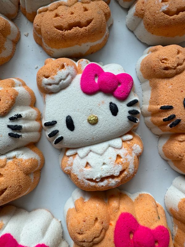 Hello Kitty Pumpkin Halloween Bath Bomb