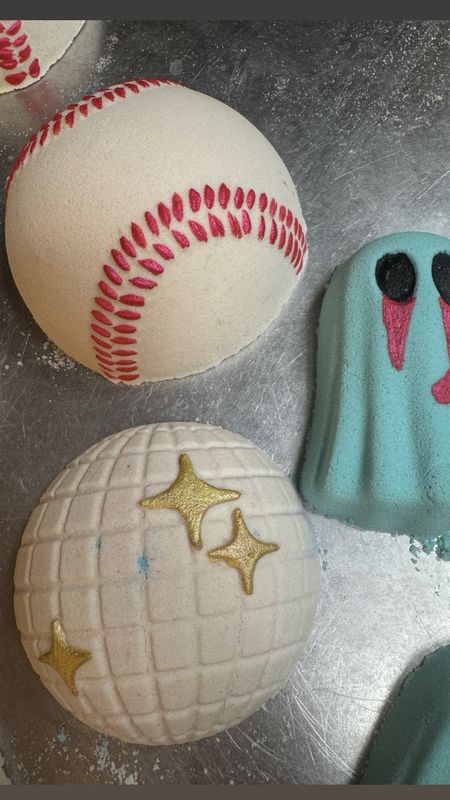 BASEBALL FOAMING BATH BOMB 