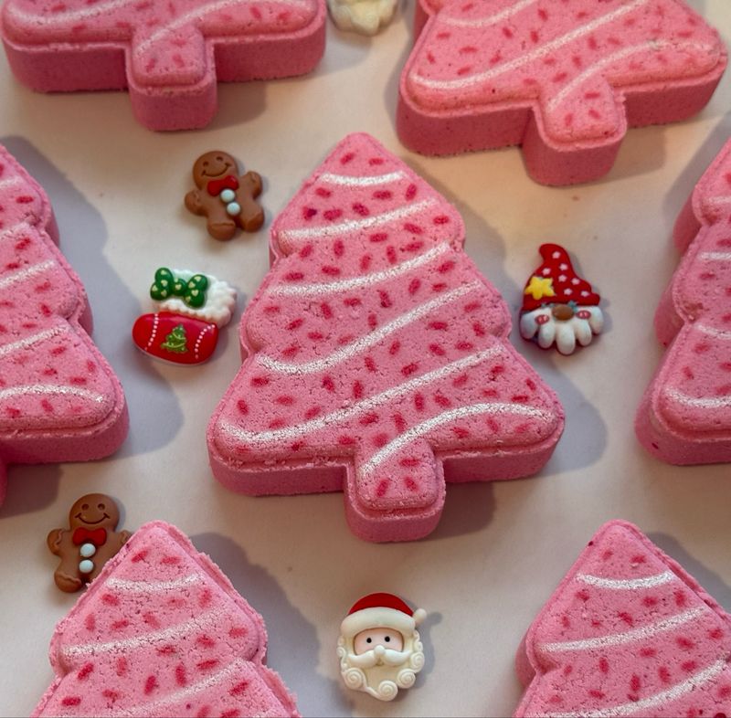 PINK CHRISTMAS TREE CAKE BATH BOMB W/ TOY