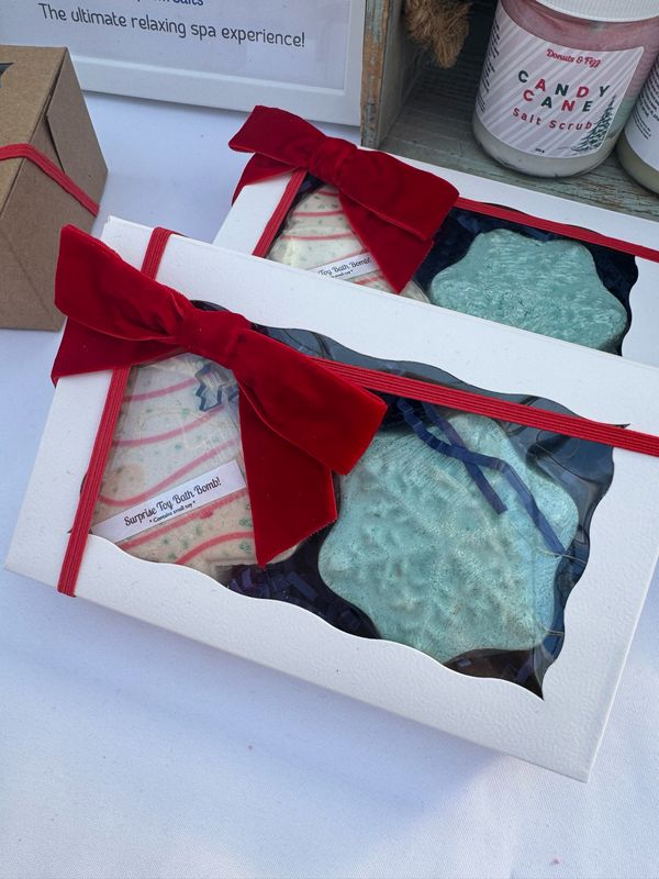Holiday Bath Bomb Gift Pack – Snowflake &amp; Christmas Tree Cake