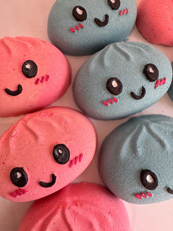 DUMPLING FOAMING BATH BOMB - Surprise Toy Inside!