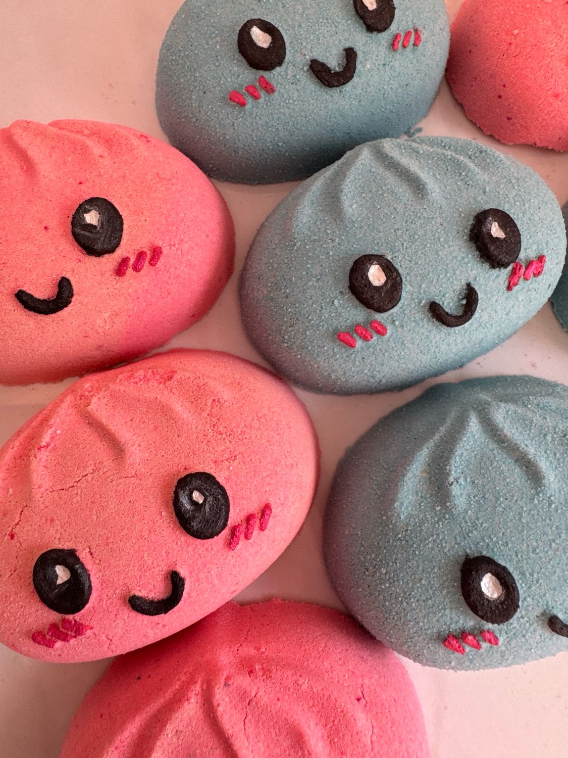 DUMPLING FOAMING BATH BOMB - Surprise Toy Inside!