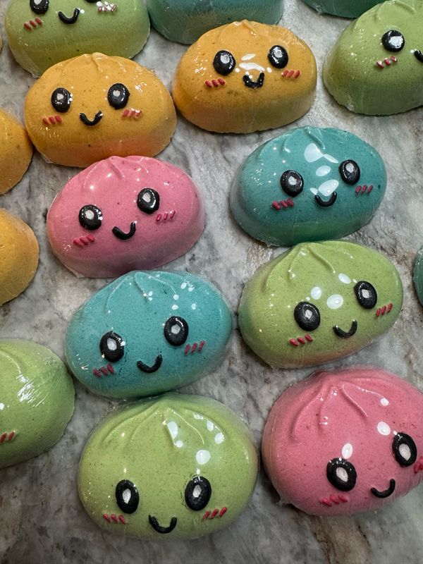 DUMPLING FOAMING BATH BOMB - Surprise Toy Inside!