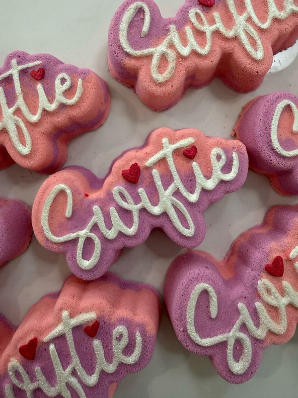 SWIFTIE BATH BOMB