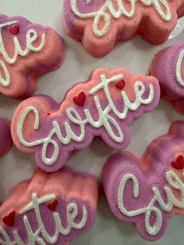 SWIFTIE BATH BOMB
