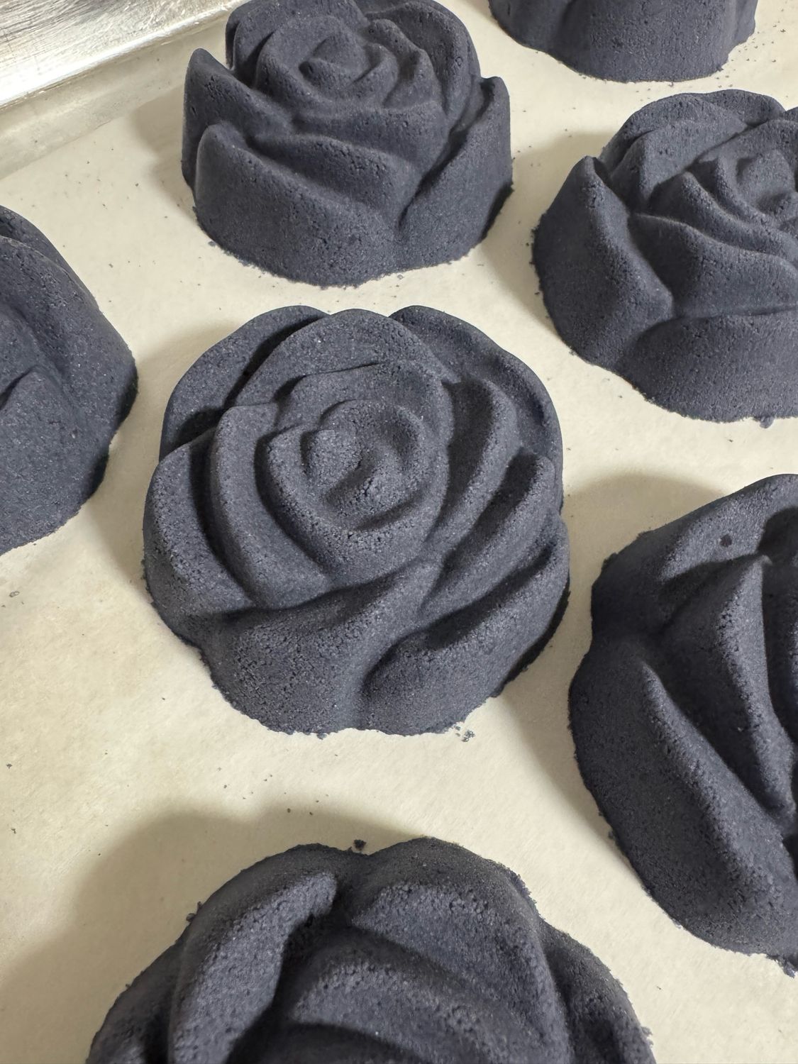 BLACK ROSE BATH BOMB
