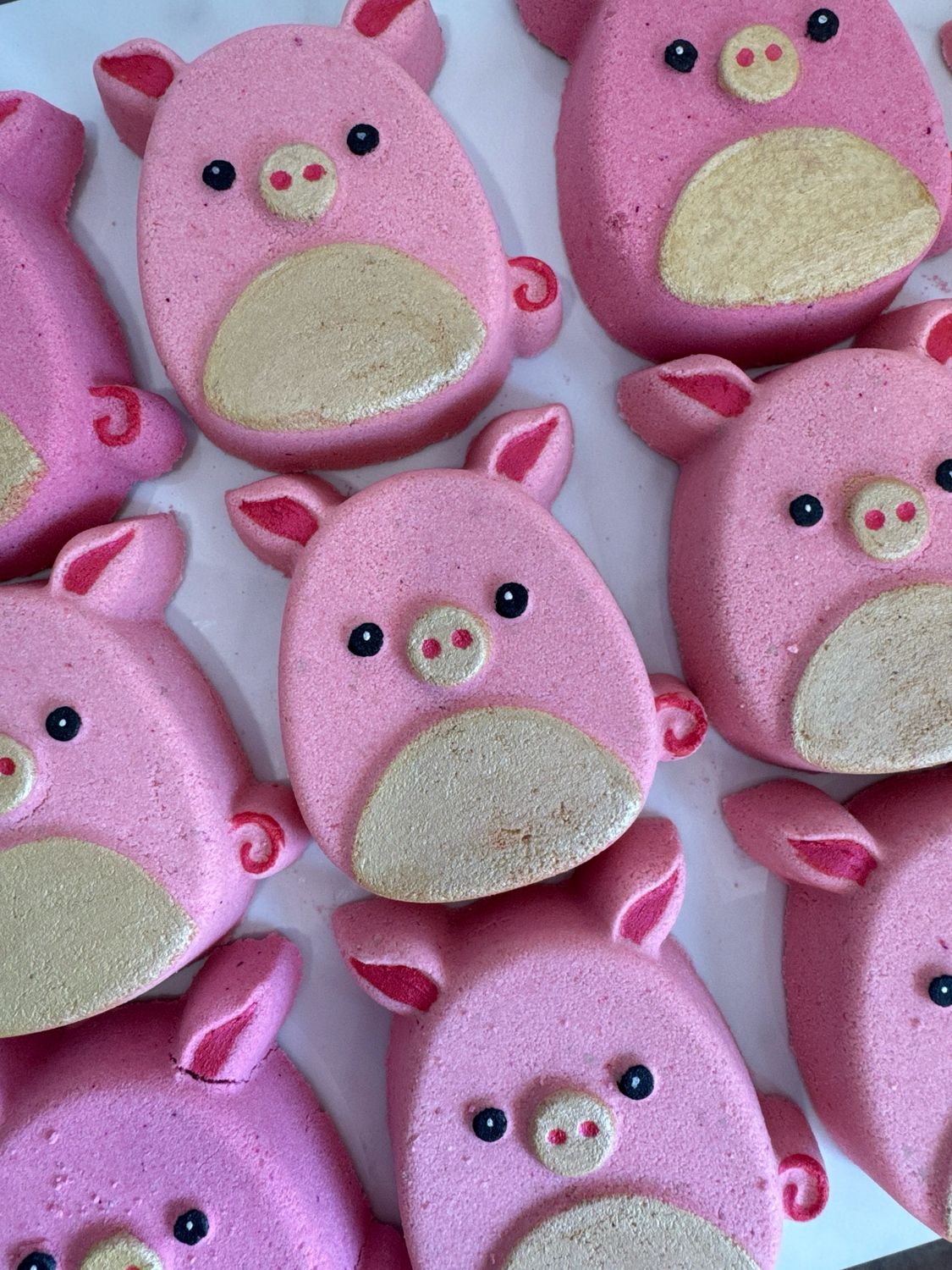 PIG BATH BOMB WITH SURPRISE TOY