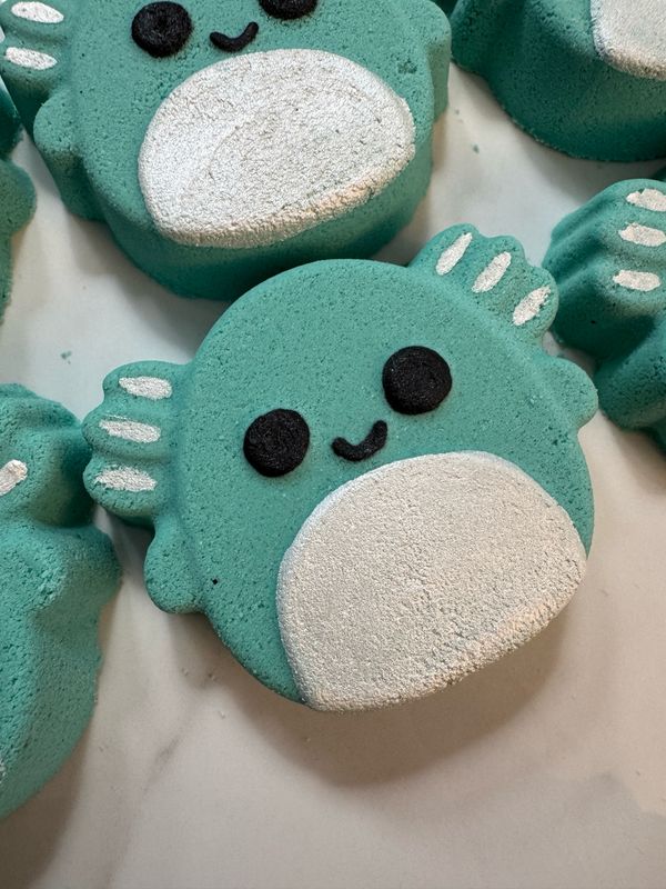 AXOLOTL SQUISH FOAMING BATH BOMB WITH SURPRISE TOY