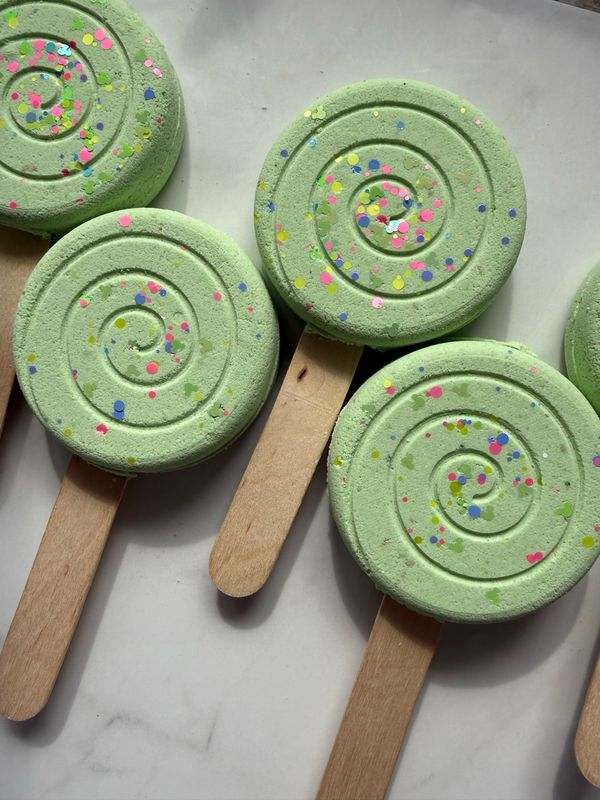 Lollipop FOAMING BATH BOMB