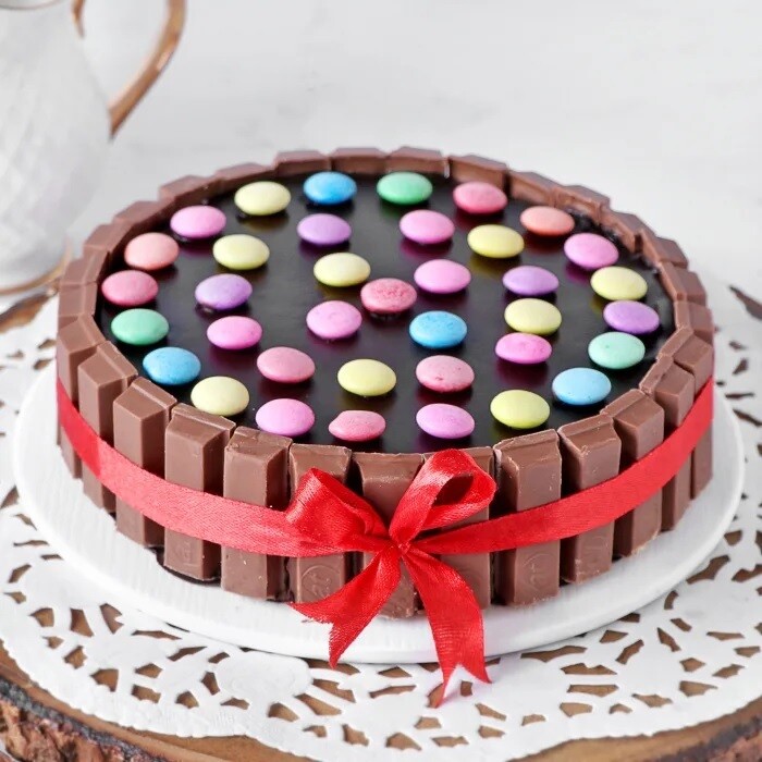 Kit Kat Cake (Half Kg)