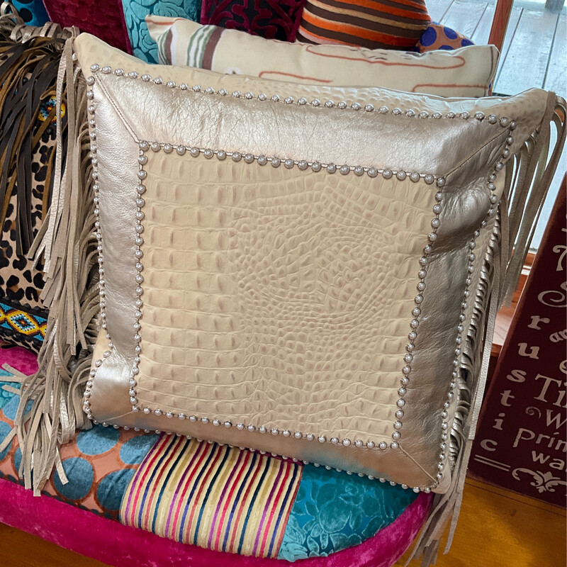 Kurtmen Gold Pillow W/Studs 