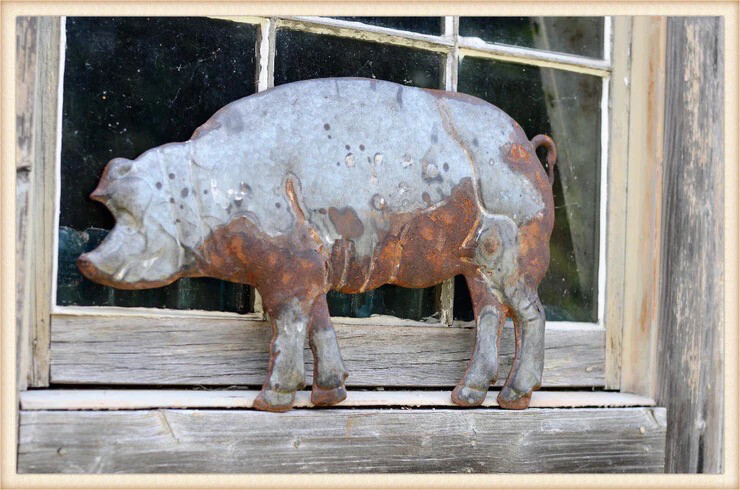 Peacock Park MW2040 Distressed Dimensional Pig 