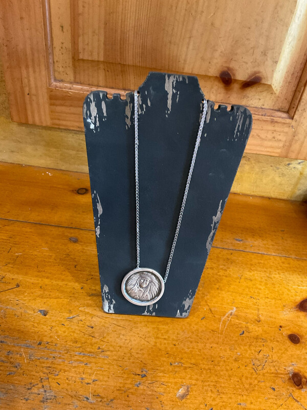 Love Tokens 20124 NE Short SS Chain With Indian 