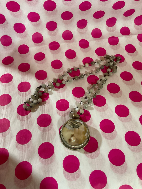 Melania Clara Stone long Mother of Pearl