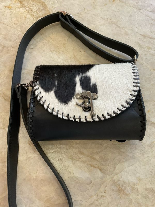 Juan Antonio 027 Black/White Hair crossbody
